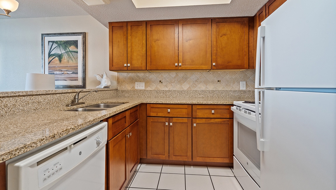 Oceanfront Deluxe 1 Bedroom Condo sleeps (4)